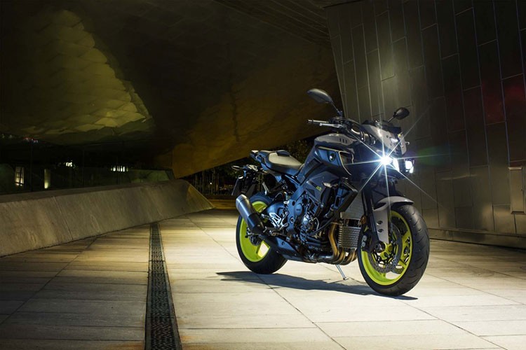 Nakedbike Yamaha MT-10 2016 co gia gan 300 trieu dong-Hinh-2